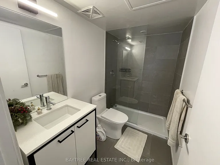 40 Ed Clark Gdns #Townhouse 21 — Photo 12