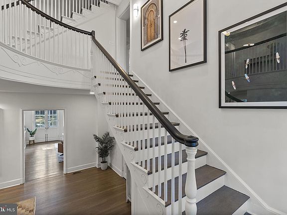 3rd image of 203 E Highfield Rd