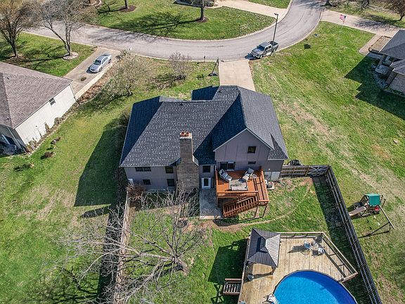3rd image of 433 Coachlight Drive