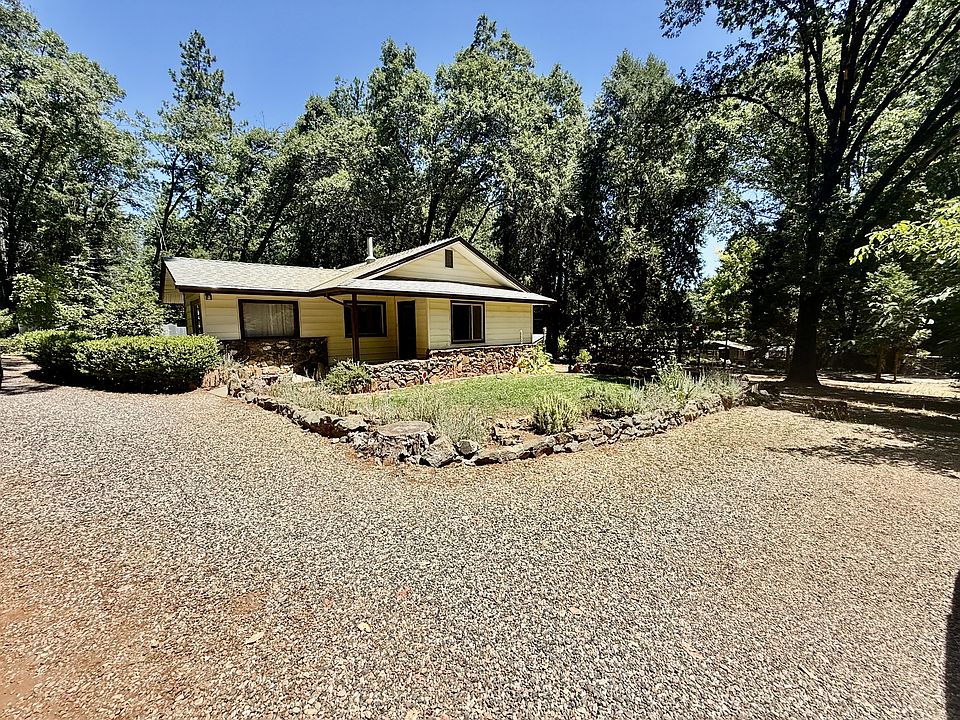 1st image of 15697 Lakewood Ln