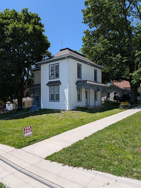 180 3rd St E - Property Image