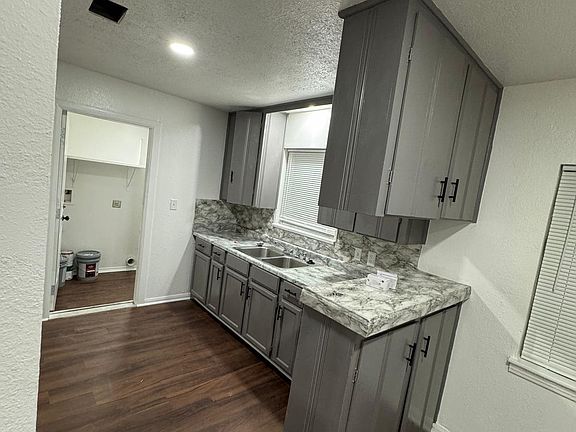 5th image of 7641 Bywood St