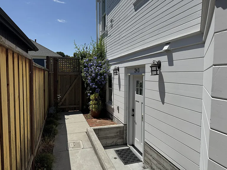 243 Keokuk St — Photo 16