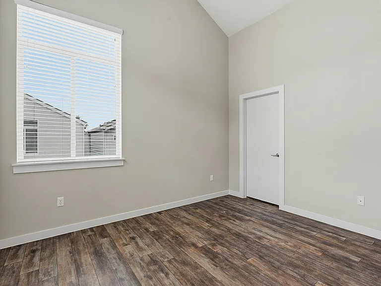 801 N Bluff Dr #33 — Photo 15