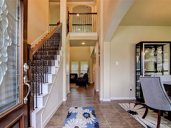 3rd image of 4833 Loures Ln