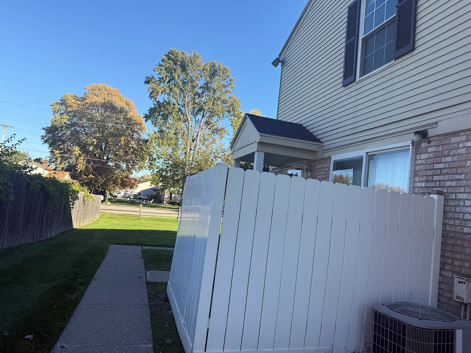 2 bed, 1.5 bath, 968 sqft, $1,550 — Photo 3