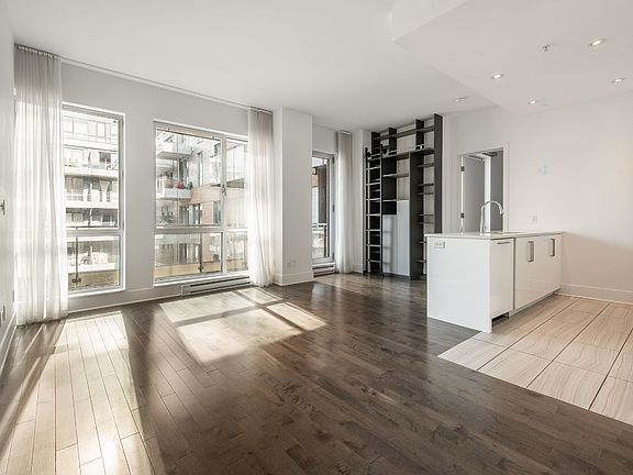 2nd image of 901 Rue De La Commune E #704