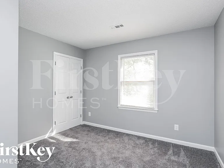 4905 Chimney Springs Dr — Photo 10
