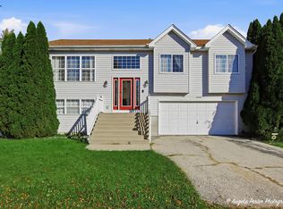 1008 Dewey St, Harvard, IL 60033