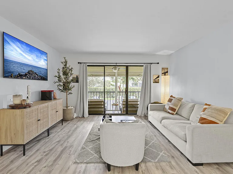 629 Sea Pine Way #D2 — Photo 9