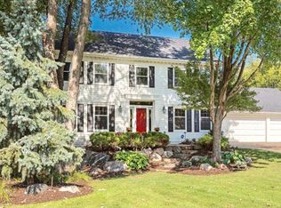 11876 Waterford Rd, Eden Prairie, MN 55347