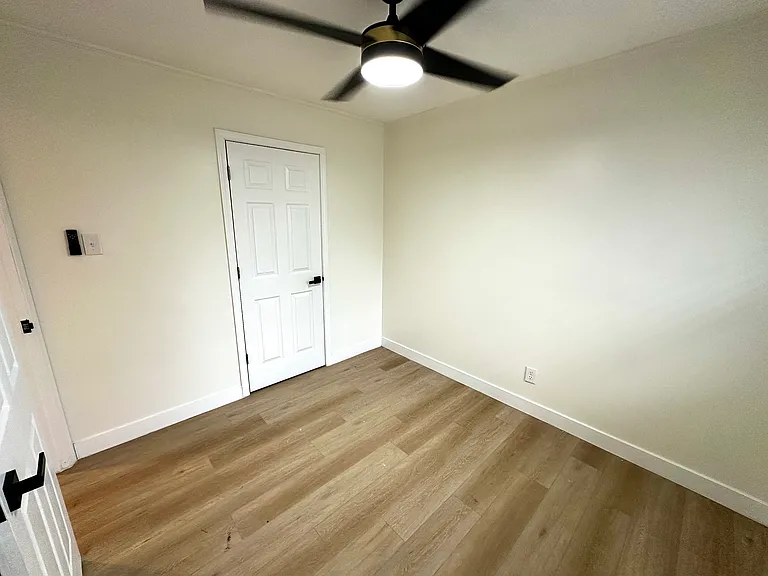 1450 Academy St — Photo 28