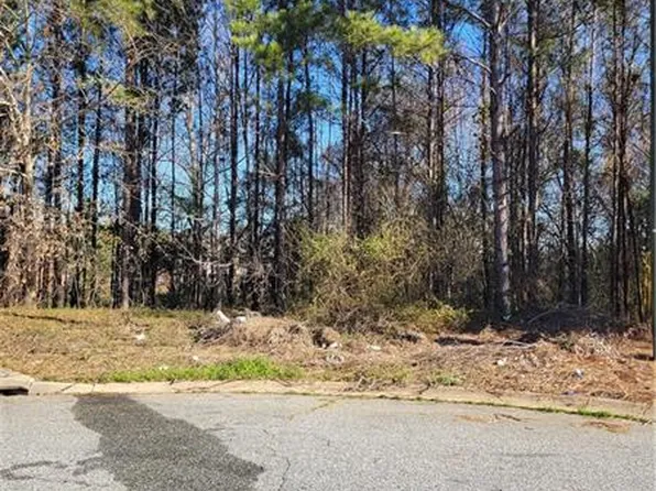 820 Pine Hill Ct, Phenix City, AL 36869