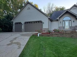19155 Hiview Dr, Brookfield, WI 53005