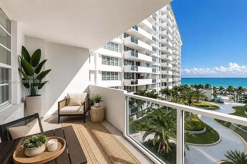 The Decoplage Condo — Photo 3