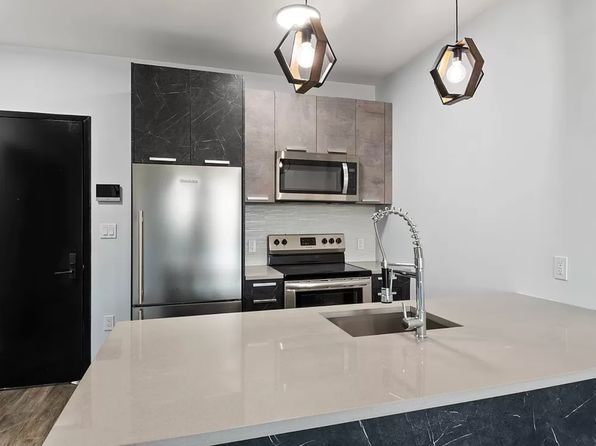 2733 E 12th St #3D