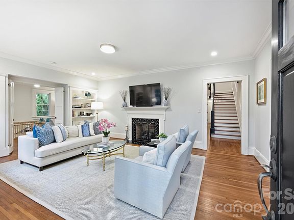 3rd image of 614 Olde Cotswold Ct