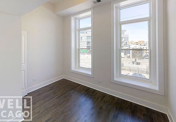3rd image of 2352 N Clybourn Ave #303