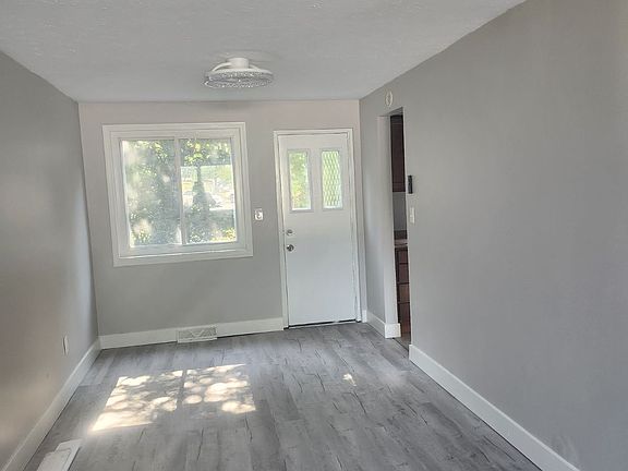 3rd image of 30522 Severn Ln