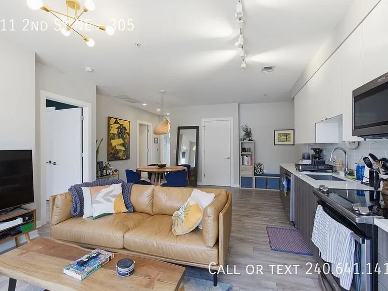 911 2nd St NE #305 — Photo 2