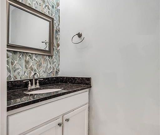 4th image of 59 Westwood Ave #1