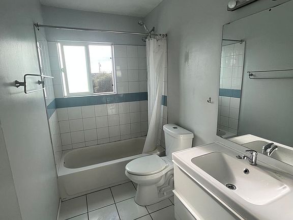 4th image of 4127 35th St #4