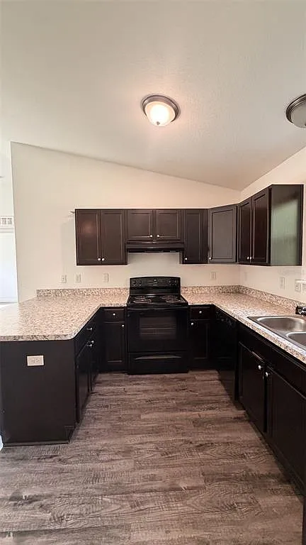 3 bed, 2.0 bath, 1014 sqft, $1,700 — Photo 4