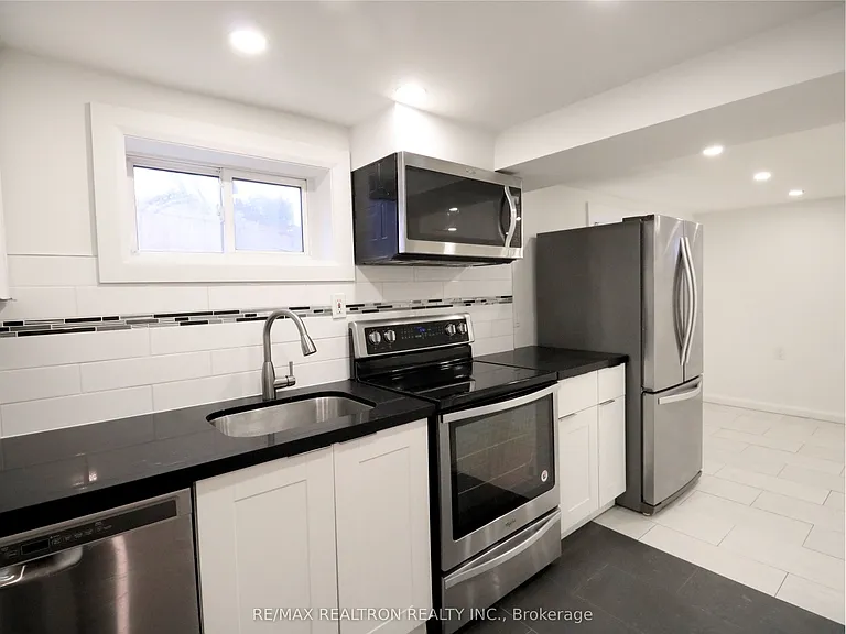 122 Longford Dr #BASEMENT — Photo 4