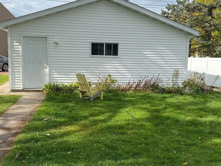 410 N Maple Ave — Photo 20