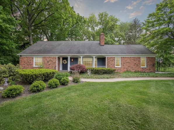 4053 Barnaby Ct, West Bloomfield, MI 48323