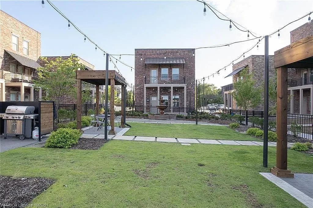 2 bed, 1704 sqft, $2,250 — Photo 2