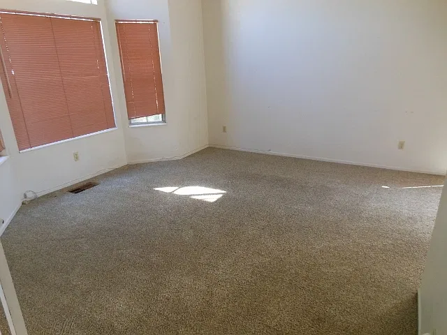 3 bed, 3.0 bath, 1868 sqft, $2,425 — Photo 2