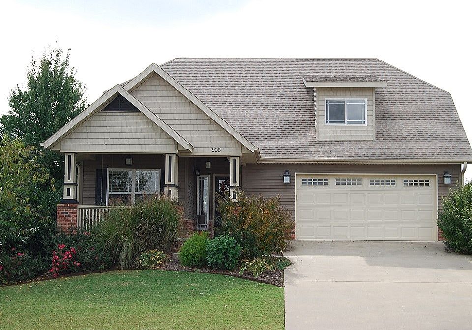 1st image of 908 NE Carnahan Ct