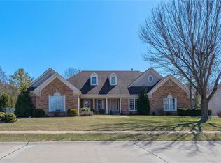 2212 Stonebriar Ridge Dr, Chesterfield, MO 63017