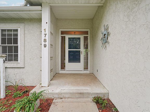 5th image of 1789 Windsor Dr S
