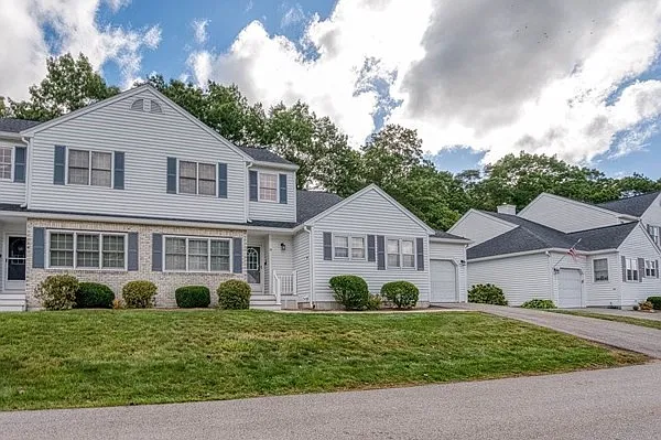 3 bed, 2.5 bath, 1971 sqft, $3,750 — Photo 2