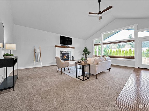 3rd image of 2926 Heron Lane SE