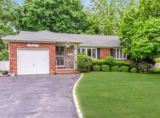 1050 Maple Ln, New Hyde Park, NY 11040