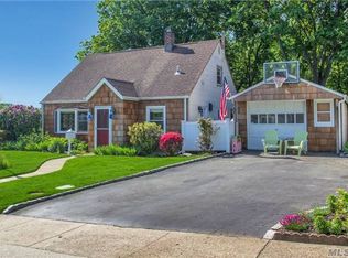 20 Penny Ln, Levittown, NY 11756