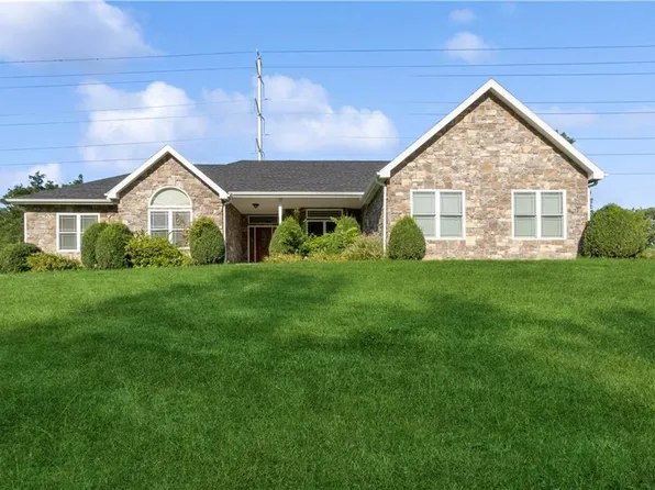 9812 Liberty Hills Dr, Liberty, MO 64068