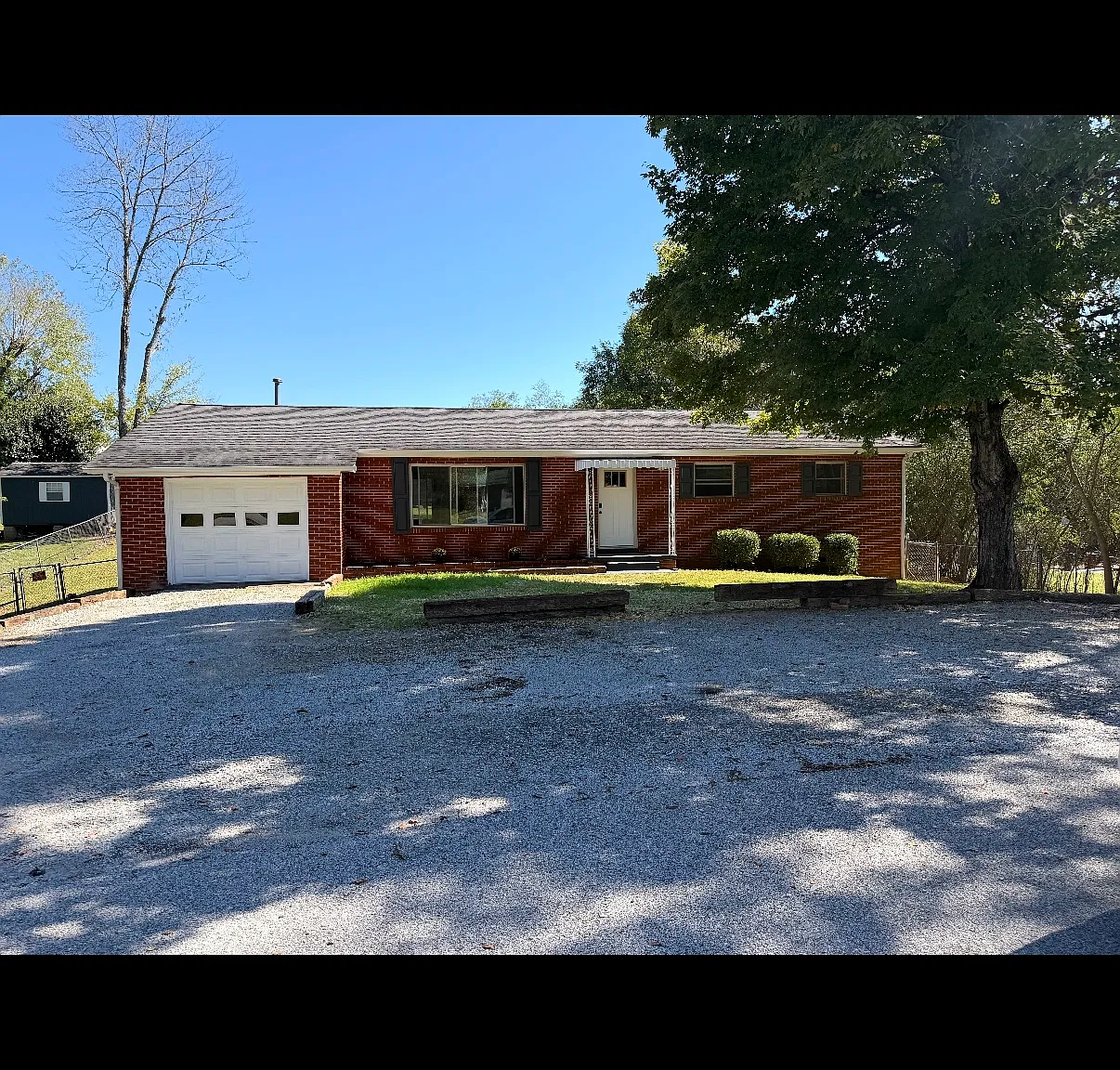 4 bed, 1.5 bath, 1437 sqft, $2,000 — Photo 1