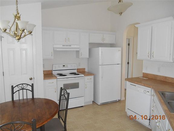 3rd image of 17553 SE 121st Cir