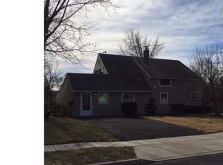 37 New School Ln, Levittown, PA 19054