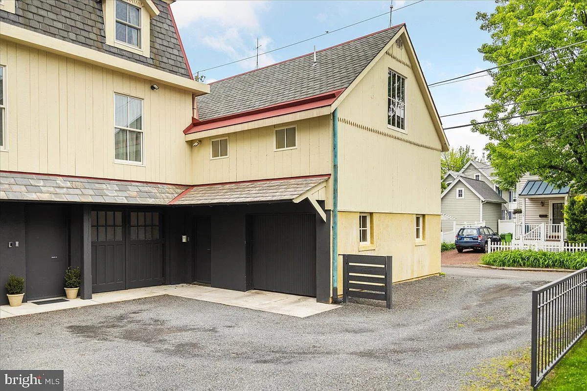 2 bed, 1.5 bath, 1452 sqft, $3,800 — Photo 1