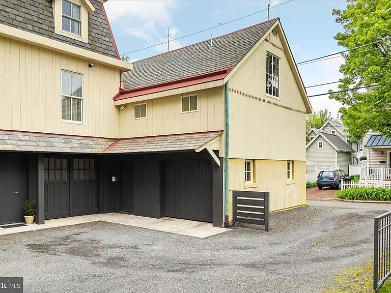 124 Mary St #B — Photo 1