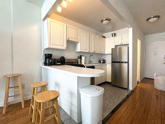 4th image of 400 W 25th St APT 6E