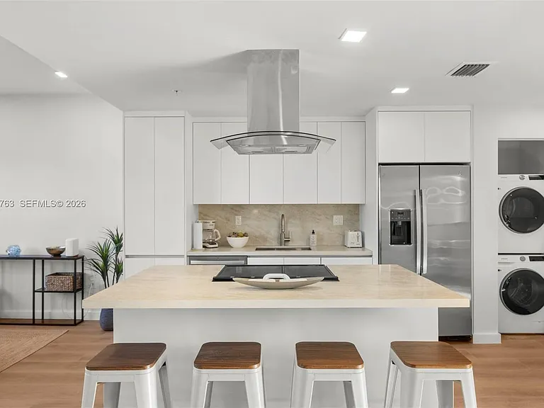 1376 SW 4th St #7 — Photo 8