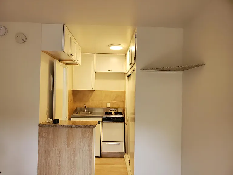 616 Broadway St #8 — Photo 1