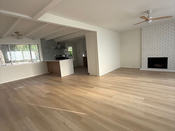 3rd image of 328 Crouch St