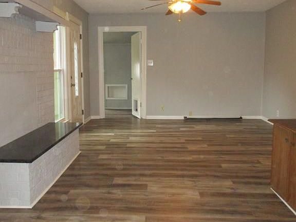 2nd image of 104 Wisteria St